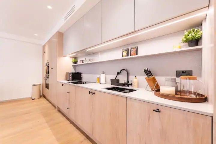 Veevo Edbrook Collection * Londra